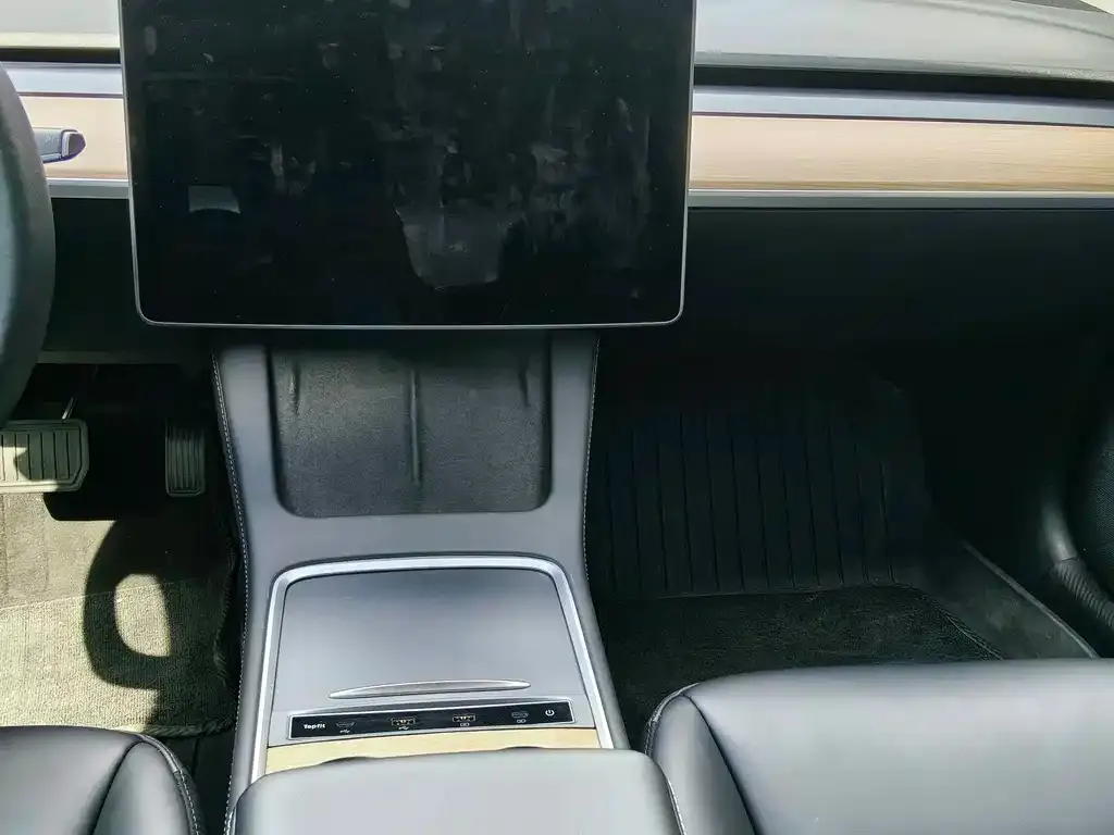 Tesla Model 3 — фото 10