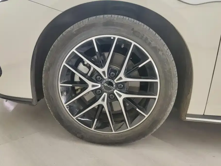 BYD Seal 07 DM-i — фото 10
