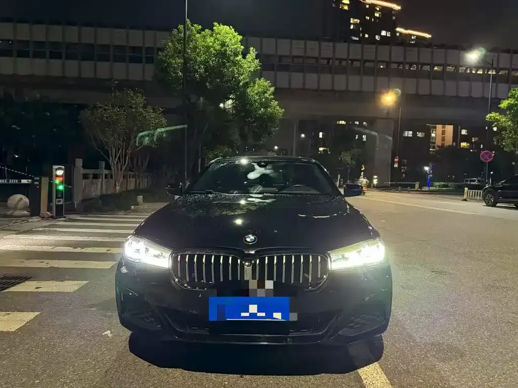 BMW 5 Series — фото 1