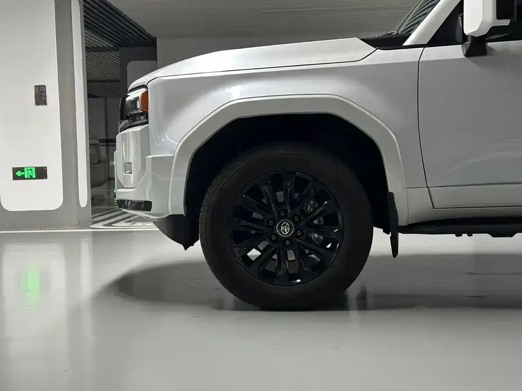 Toyota Prado — фото 2
