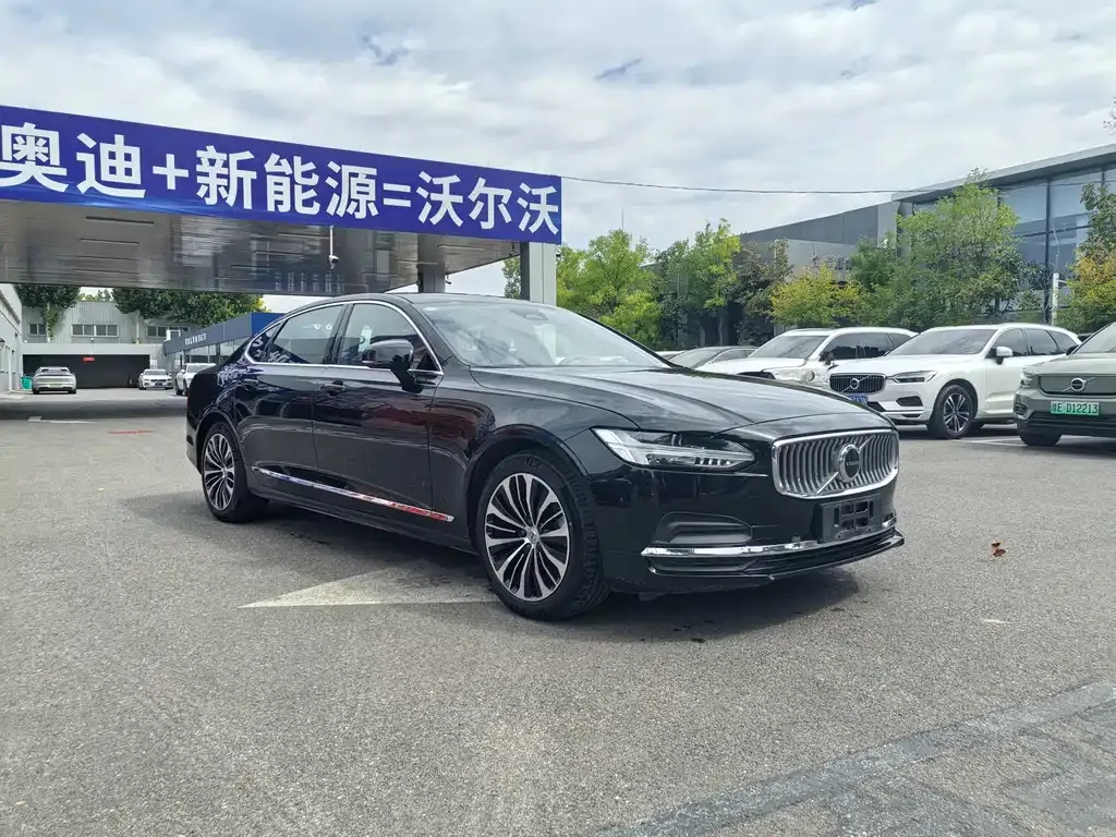 Volvo S90 — фото 1
