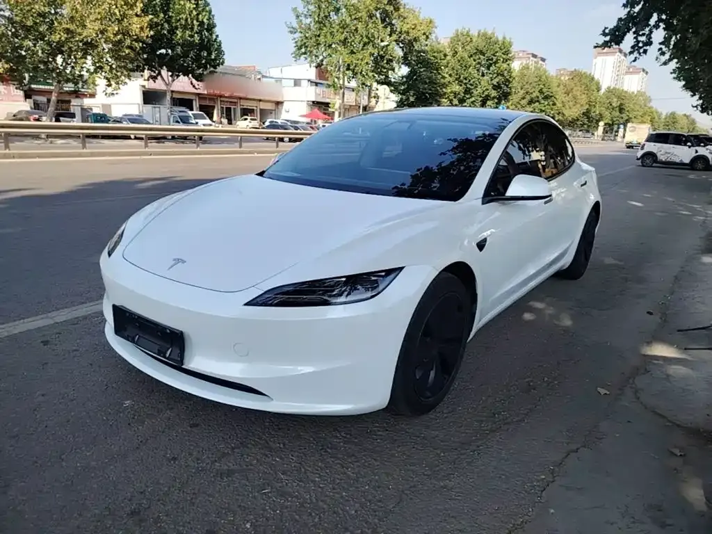 Tesla Model 3 — фото 1