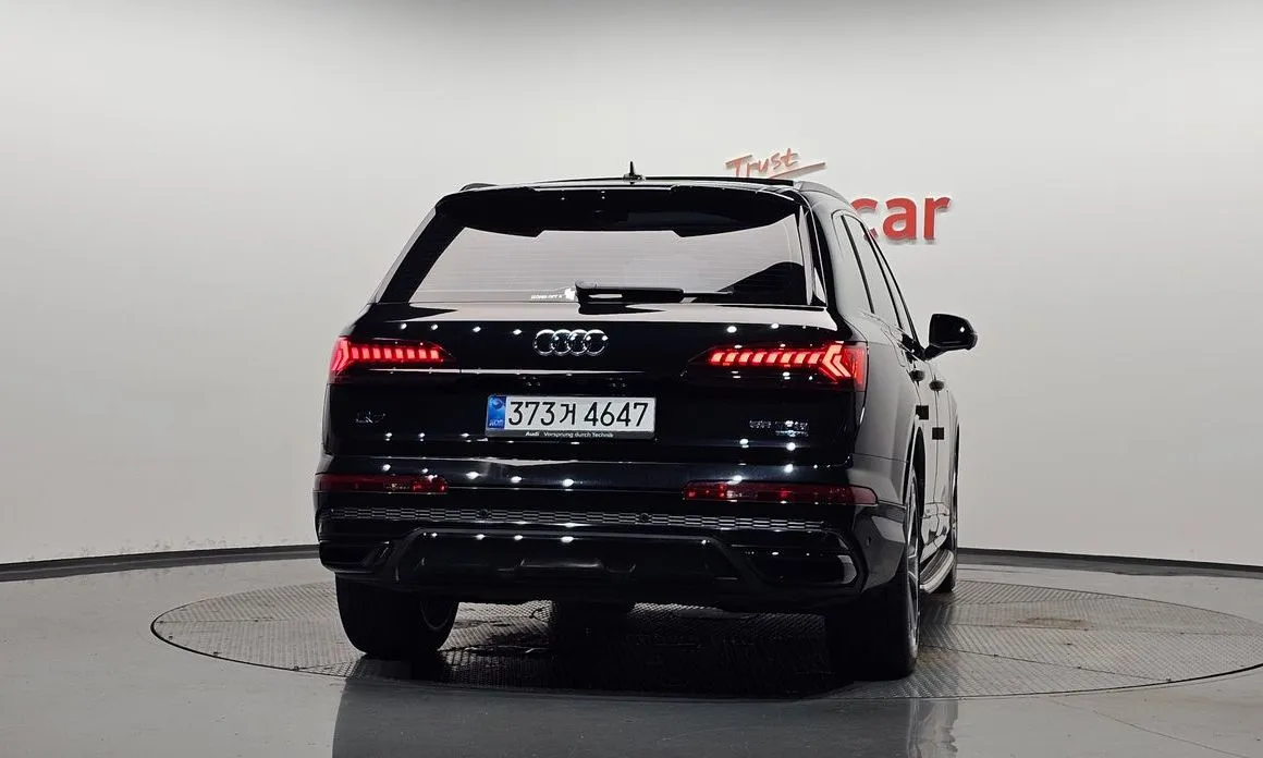 Audi Q7 — фото 6