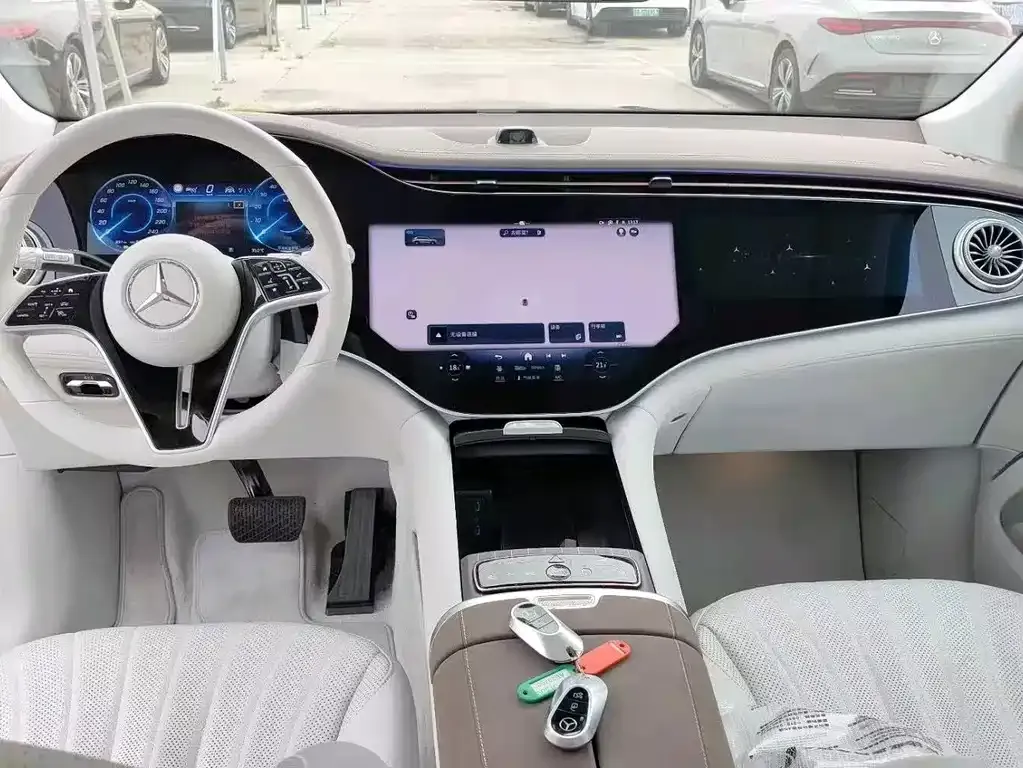 Mercedes-Benz EQS SUV — фото 6