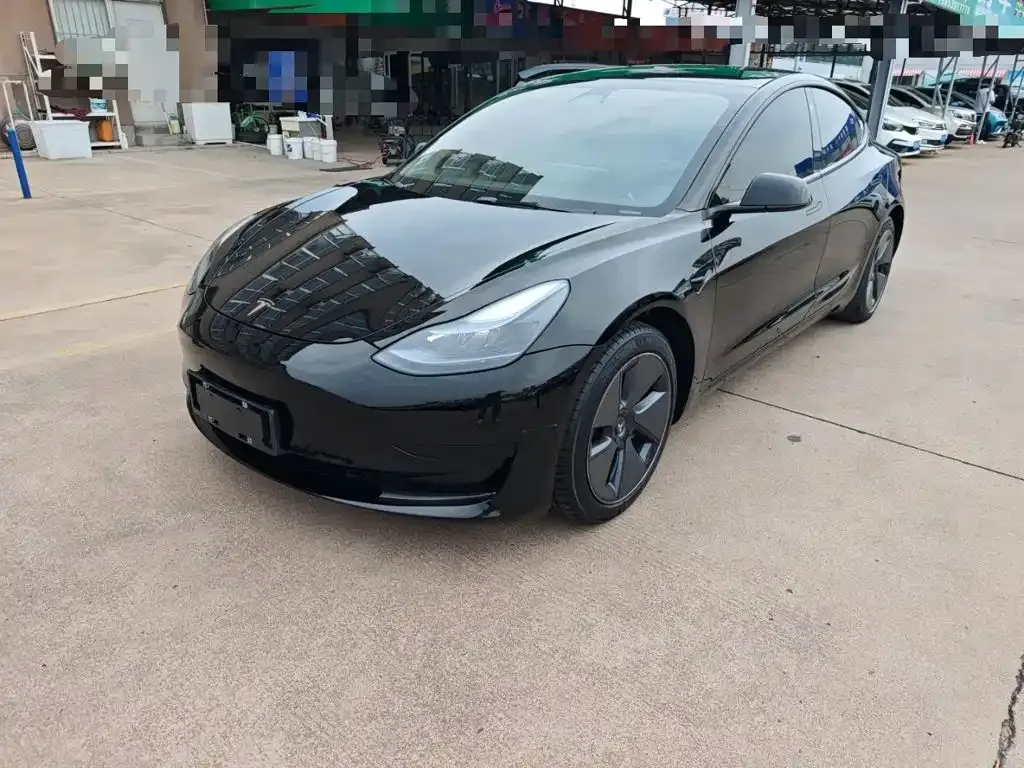 Tesla Model 3 — фото 1