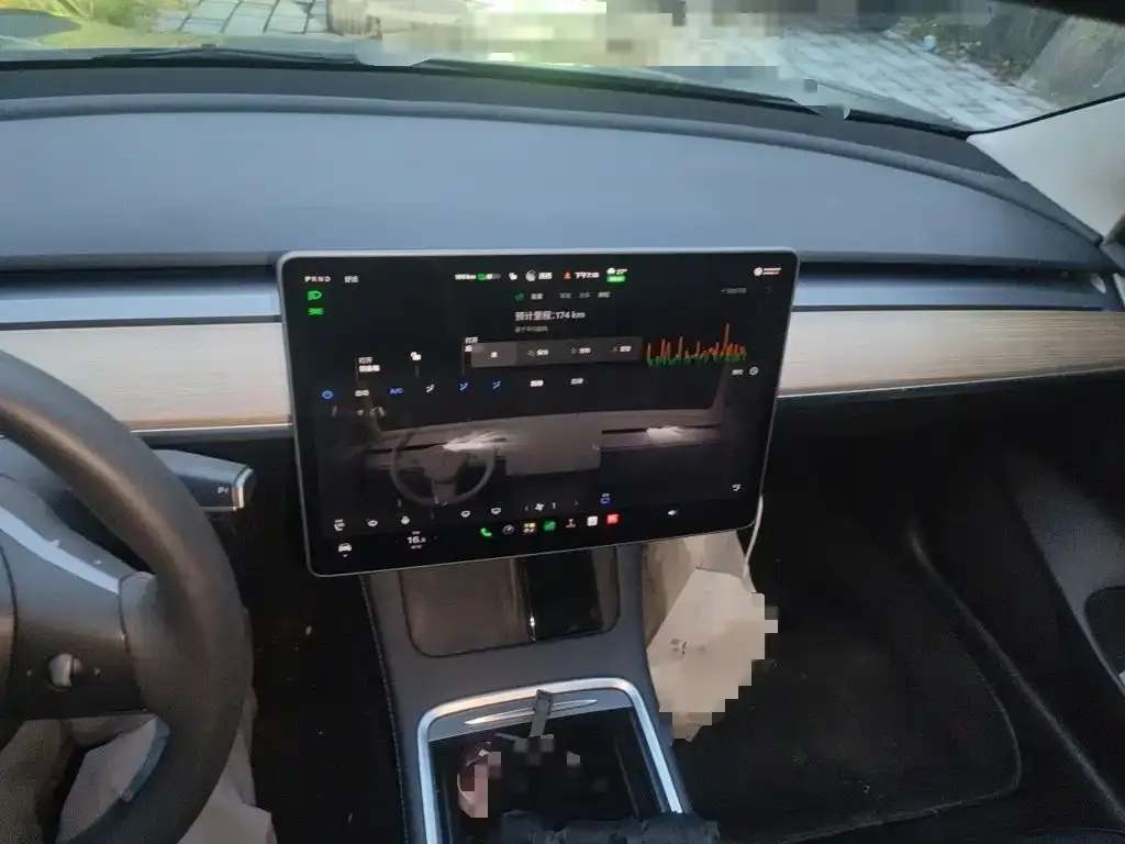 Tesla Model 3 — фото 2