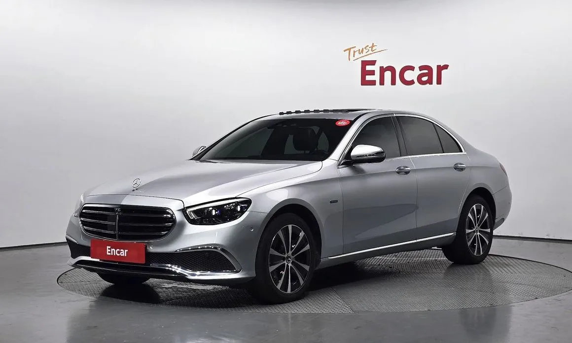 Mercedes-Benz E-Class — фото 1