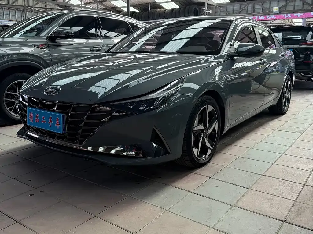 Hyundai Elantra — фото 1