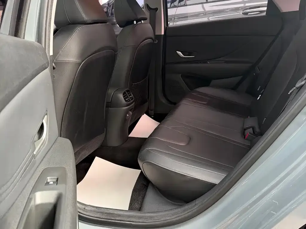 Hyundai Elantra — фото 2