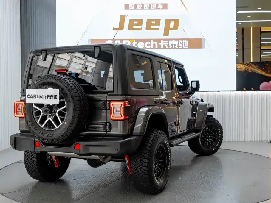Jeep Wrangler — фото 10