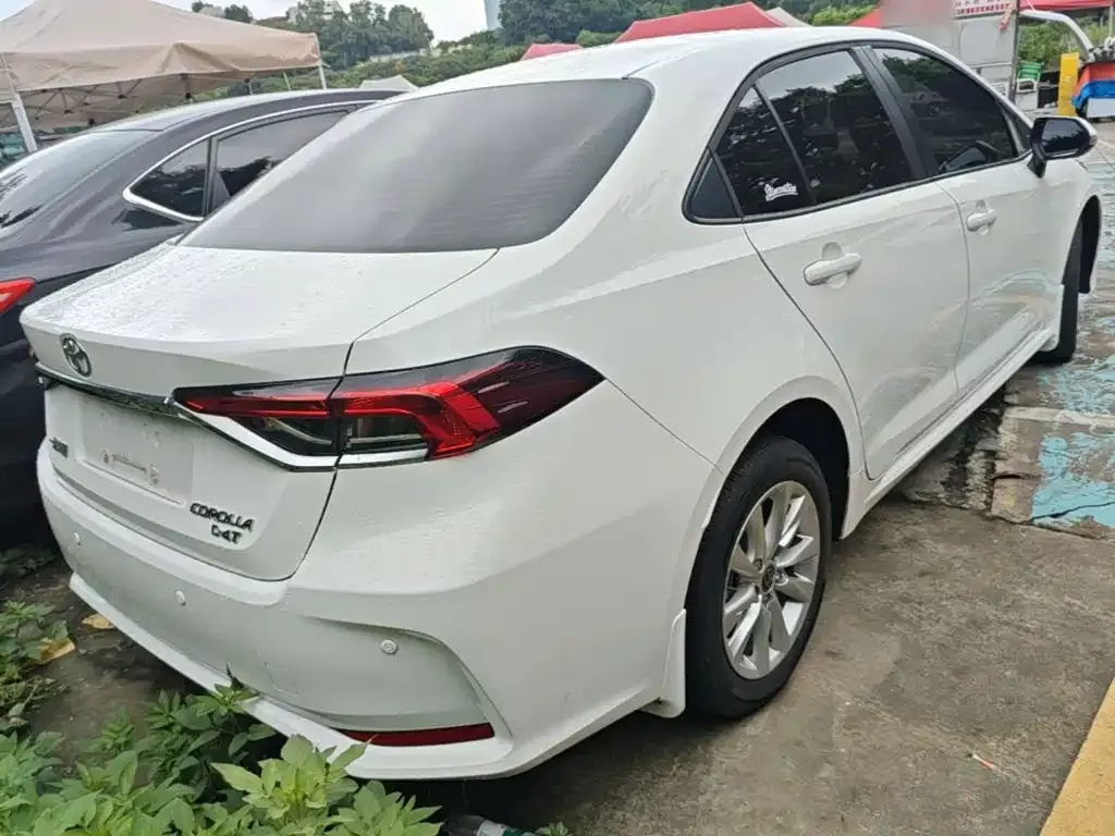Toyota Corolla — фото 4