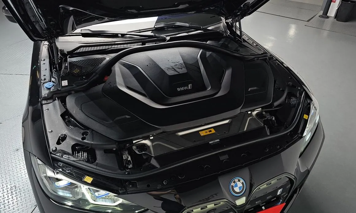 BMW i4 — фото 6