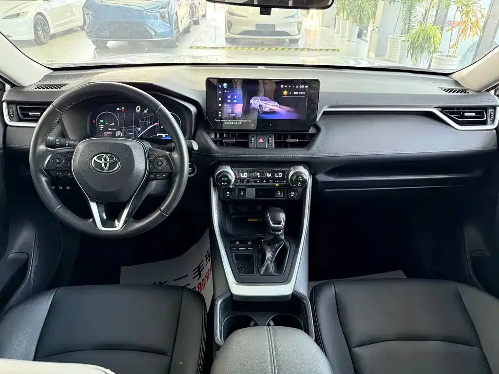 Toyota RAV4 — фото 6