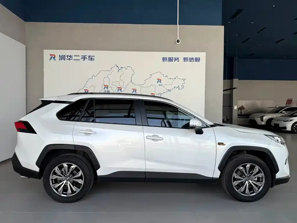 Toyota RAV4 — фото 10