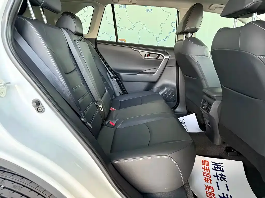 Toyota RAV4 — фото 4