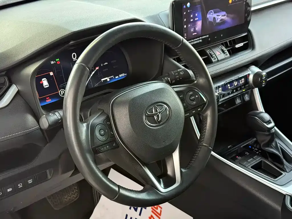 Toyota RAV4 — фото 8