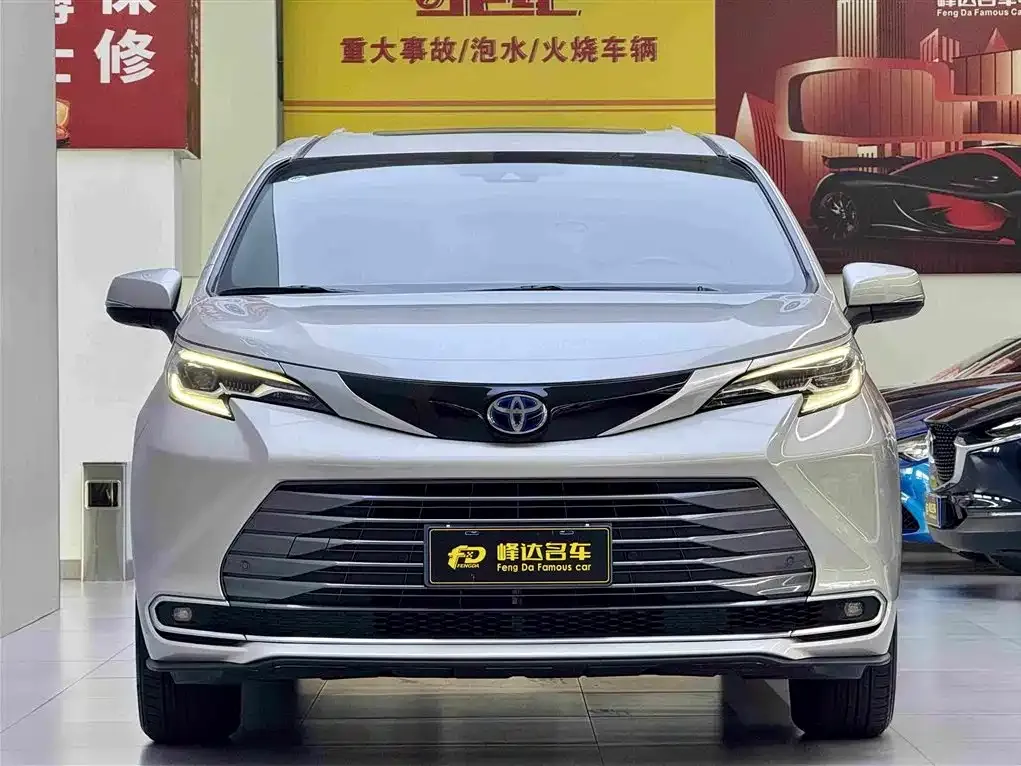 Toyota Sienna — фото 10