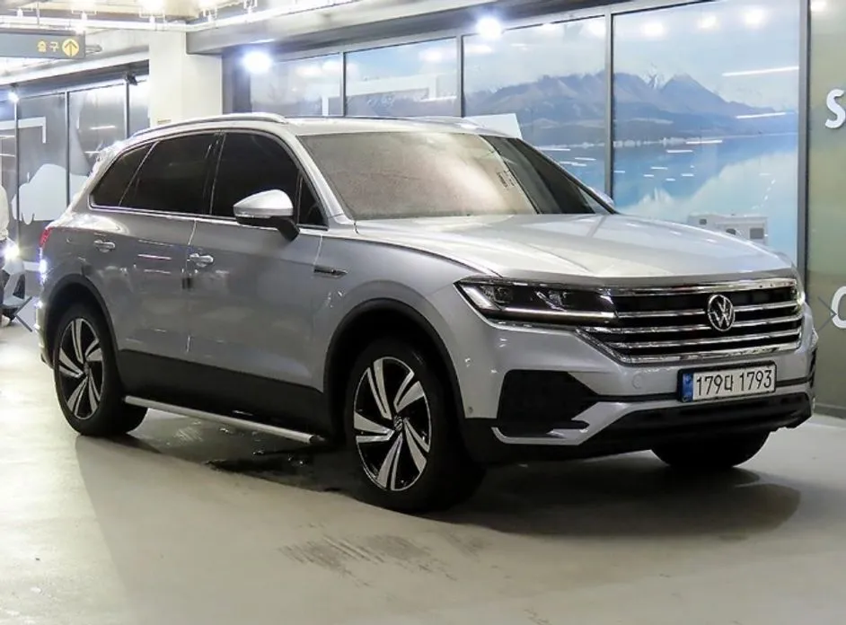 Volkswagen Touareg — фото 1