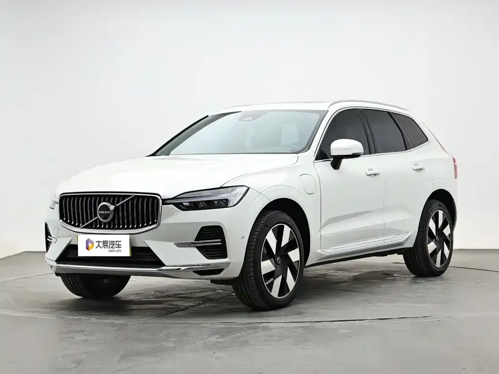 Volvo XC60 PHEV — фото 1