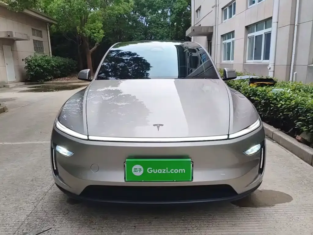 Tesla Model Y L — фото 4