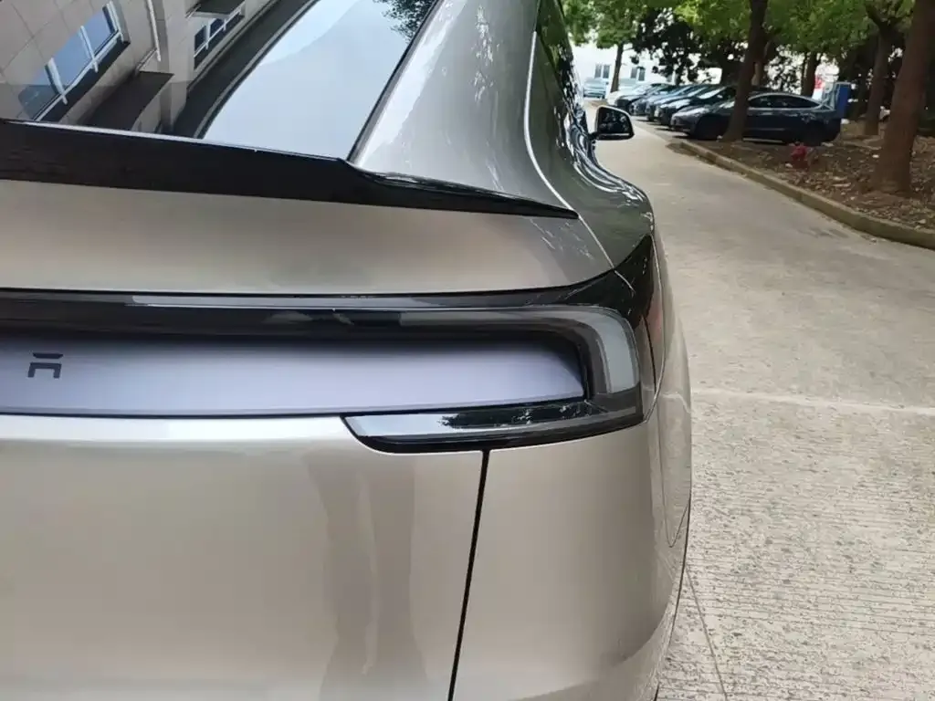 Tesla Model Y L — фото 7