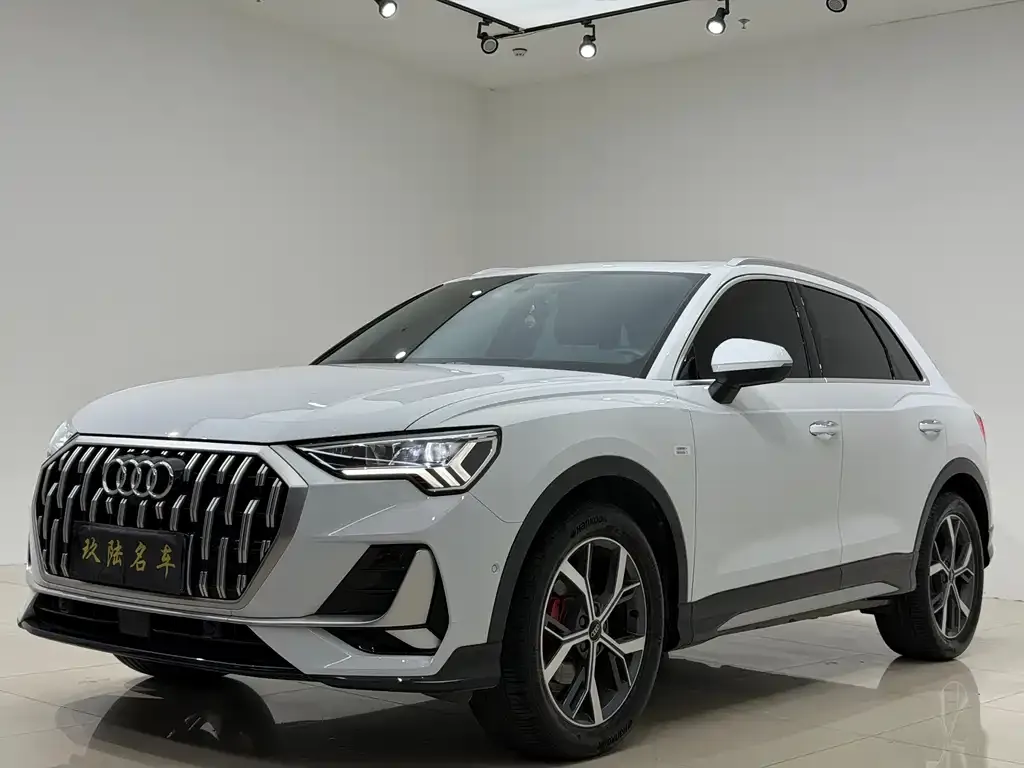 Audi Q3 — фото 1