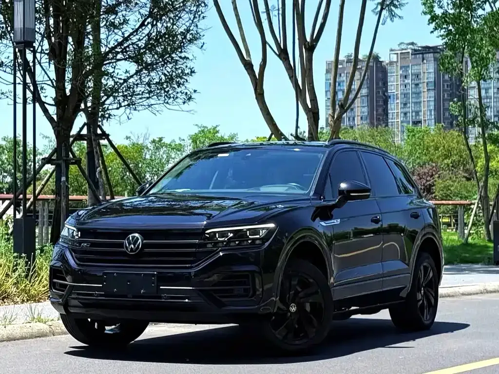 Volkswagen Touareg — фото 1