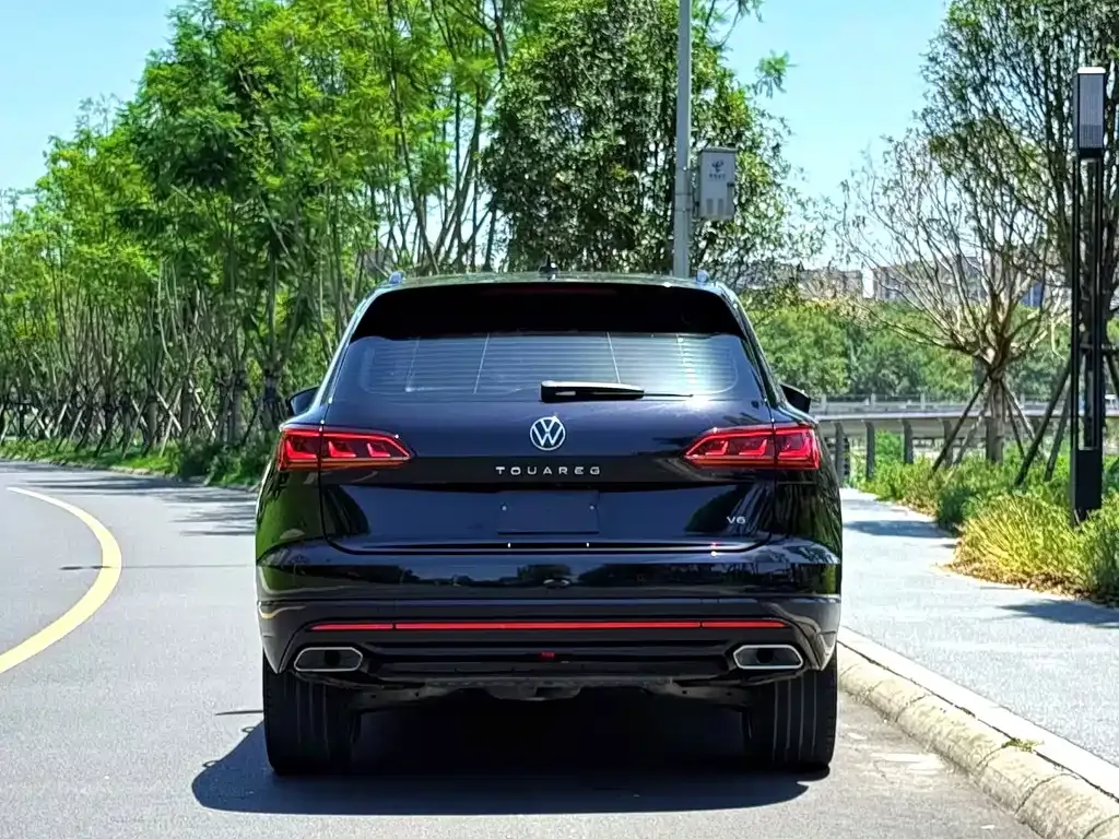 Volkswagen Touareg — фото 10