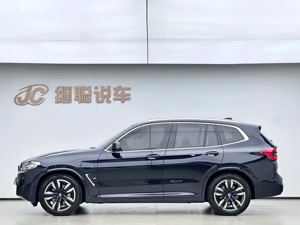 BMW iX3 — фото 4