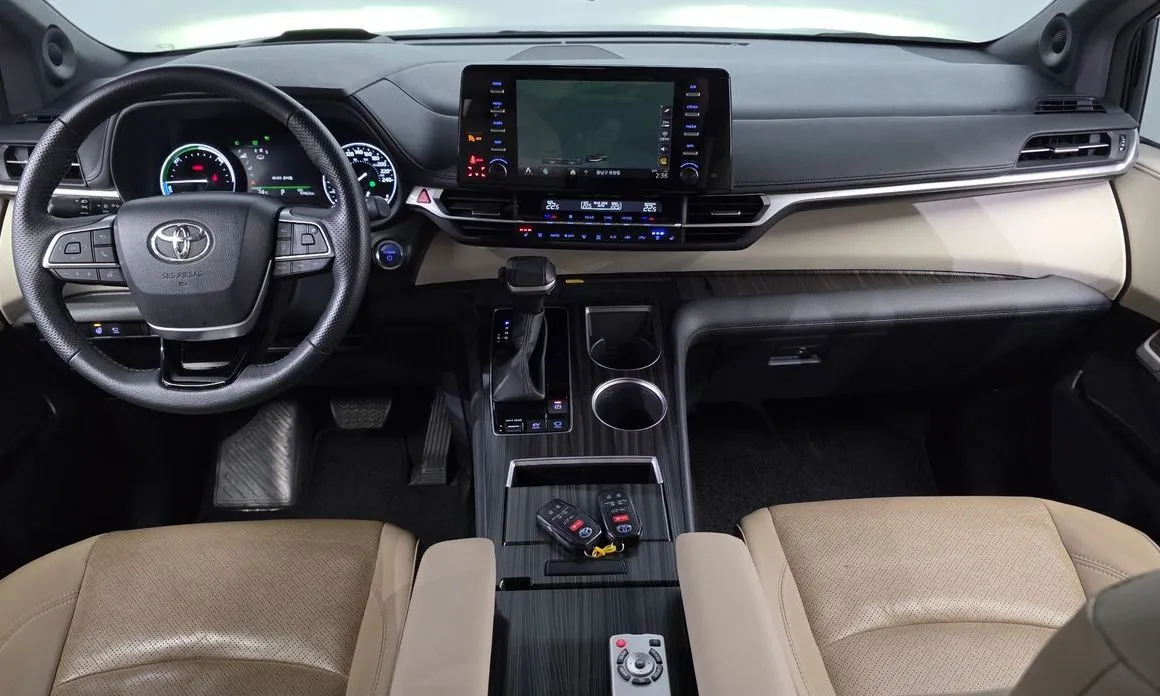 Toyota Sienna — фото 9