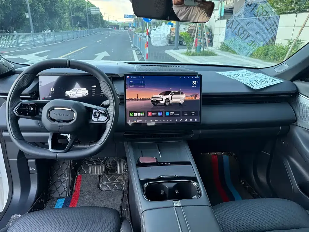 Lynk & Co 08 EM-P — фото 3