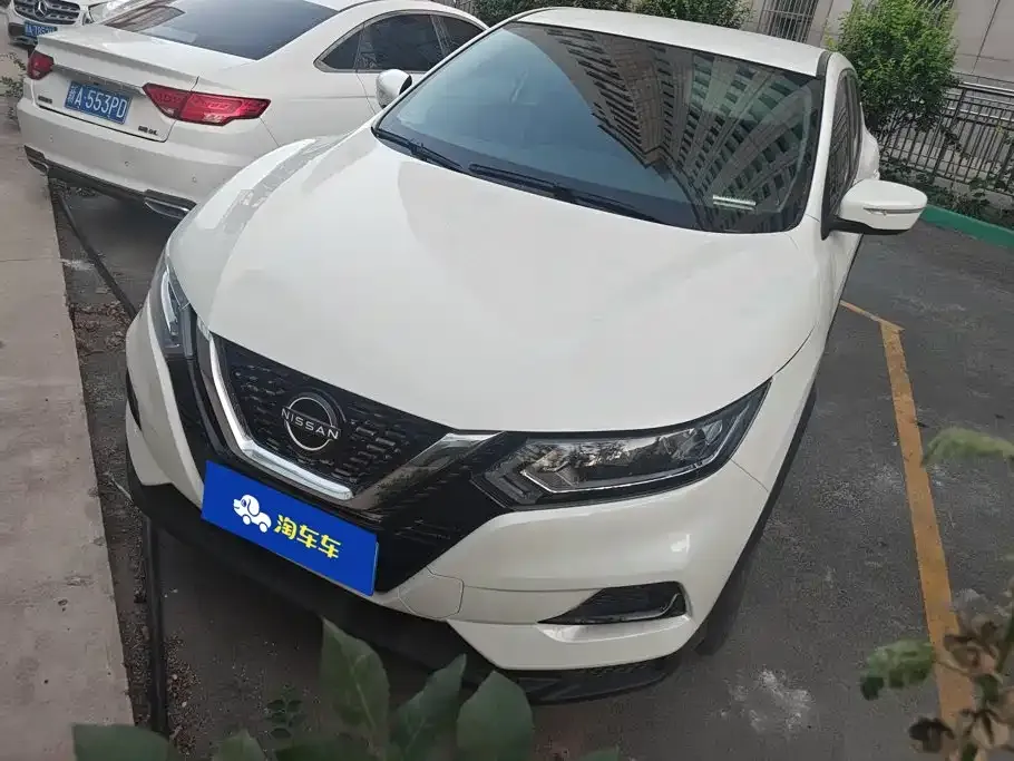 Nissan Qashqai — фото 1
