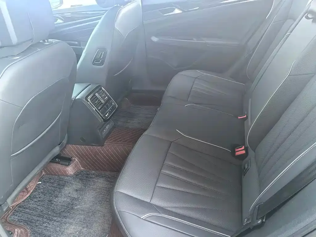 Volkswagen Passat — фото 8
