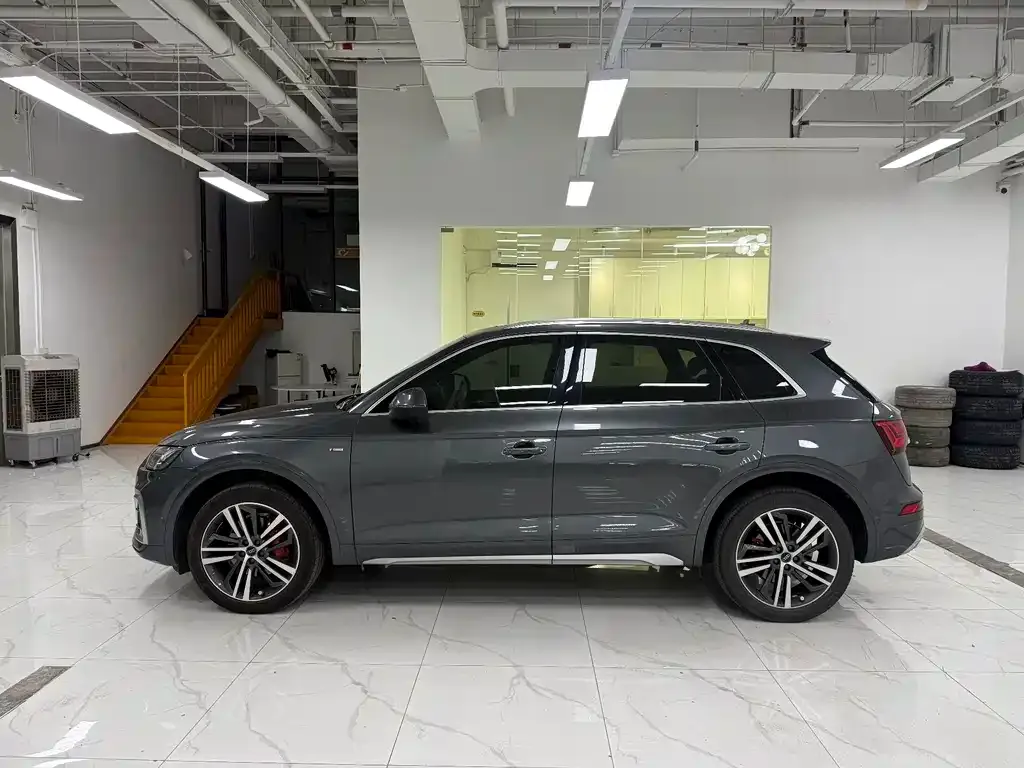 Audi Q5L — фото 5
