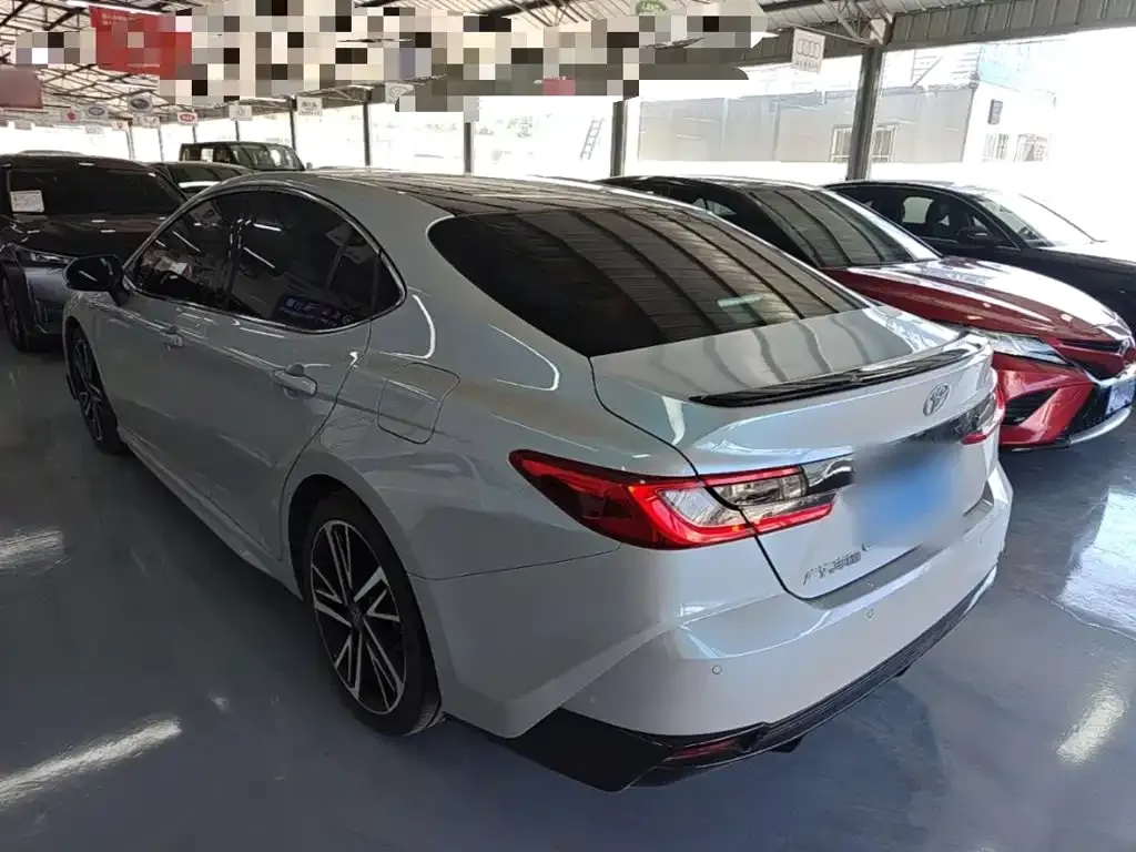 Toyota Camry — фото 3