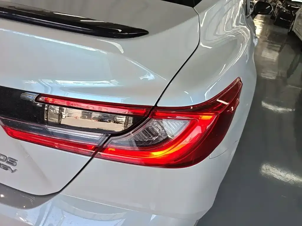 Toyota Camry — фото 5