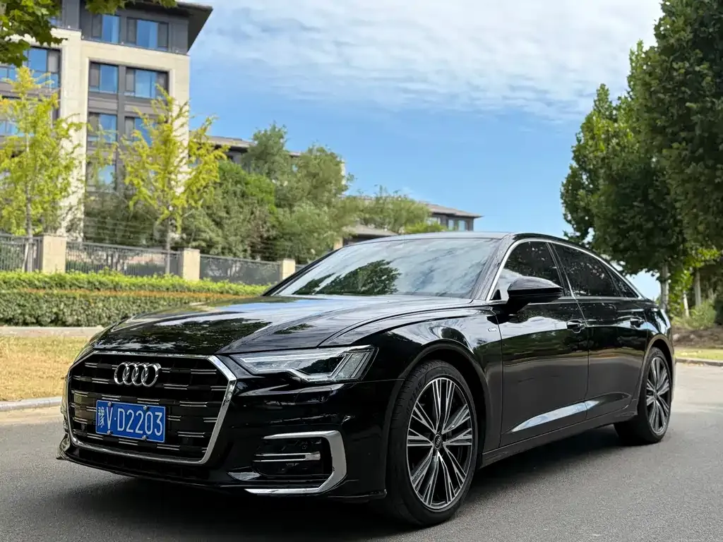 Audi A6L — фото 1