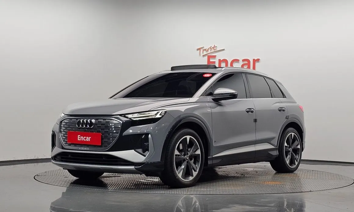 Audi Q4 e-tron — фото 1