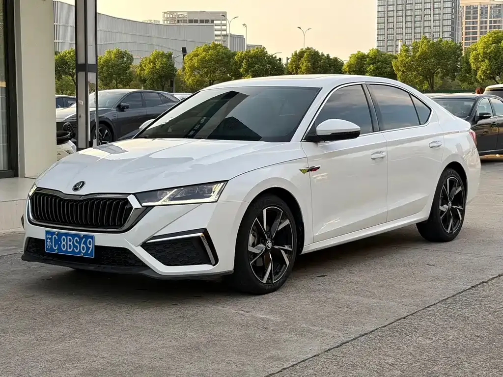 Skoda Octavia — фото 1