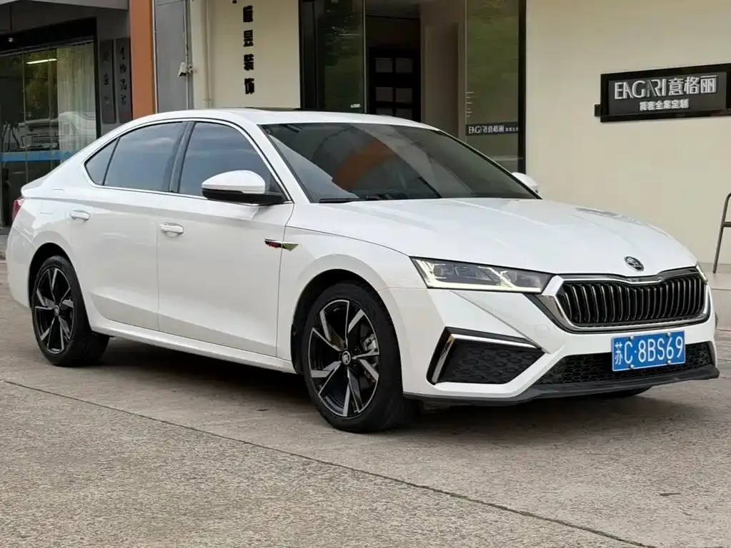 Skoda Octavia — фото 2