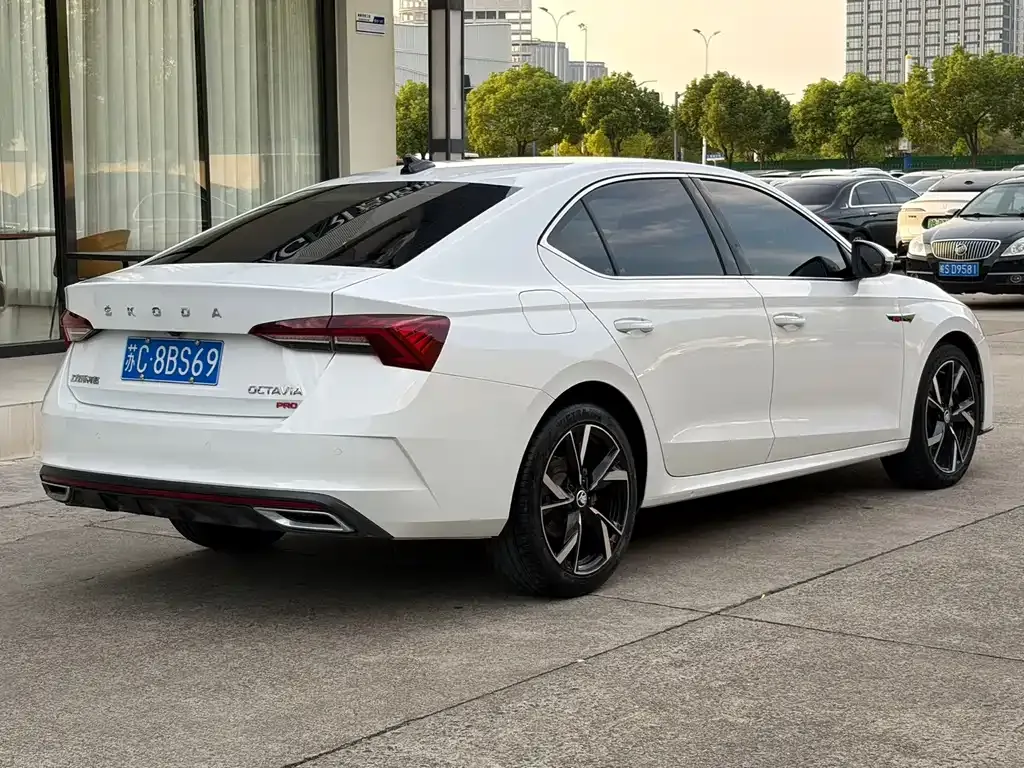 Skoda Octavia — фото 10