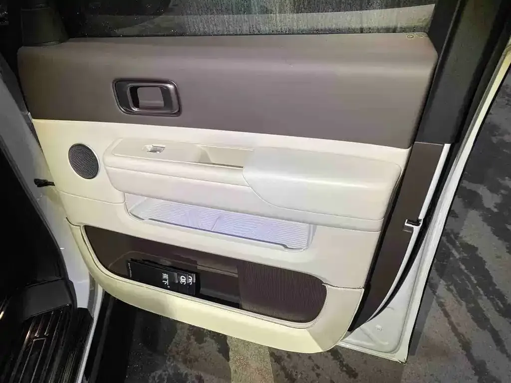 Li Auto MEGA — фото 7