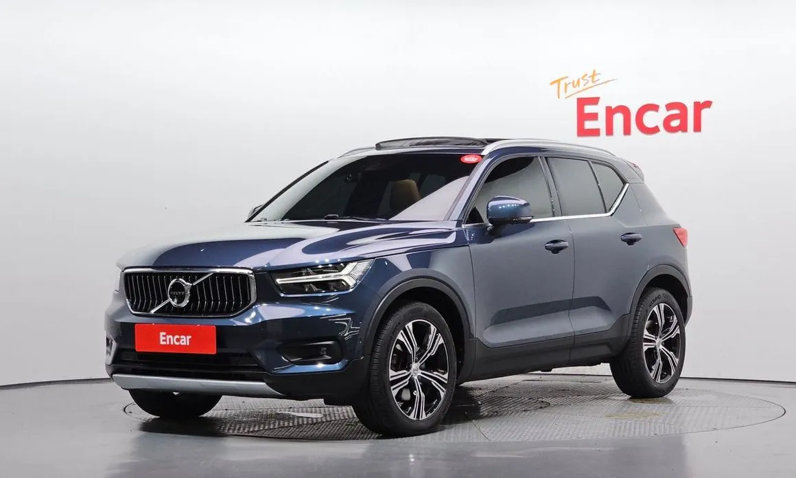 Volvo XC40 — фото 1