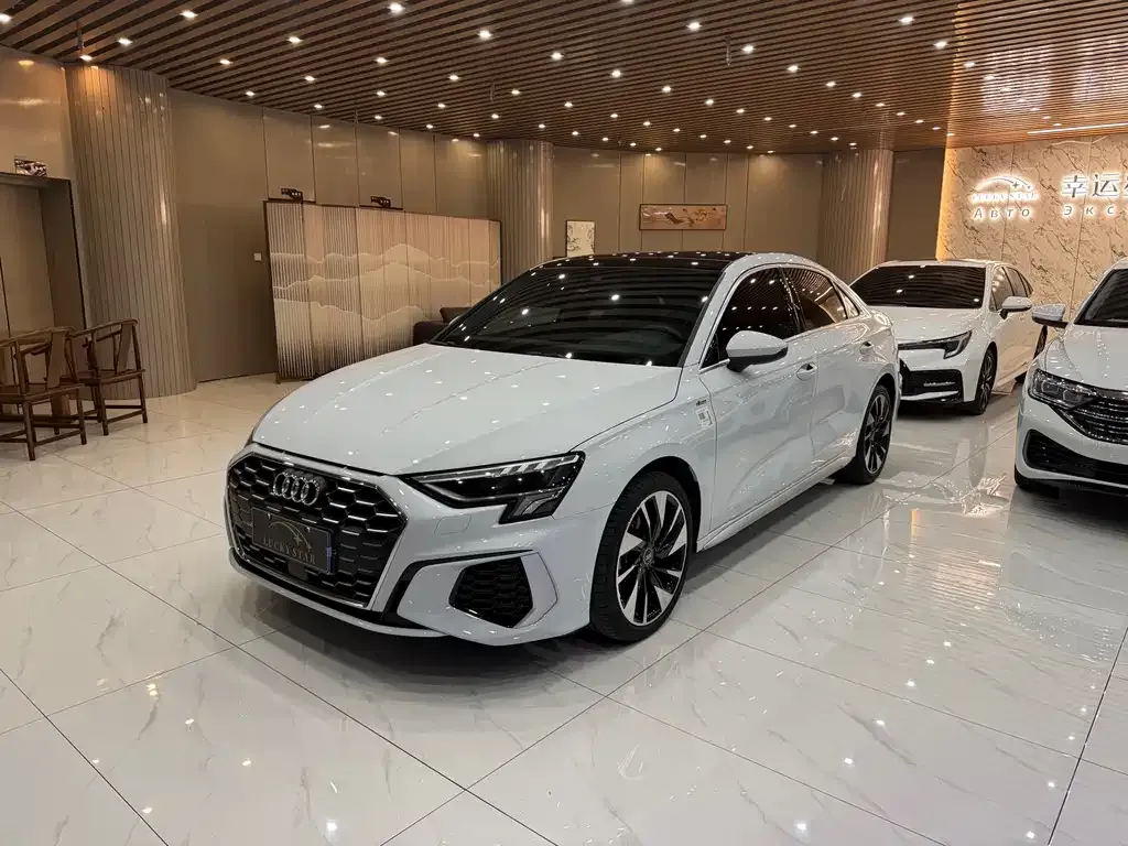 Audi A3 — фото 1