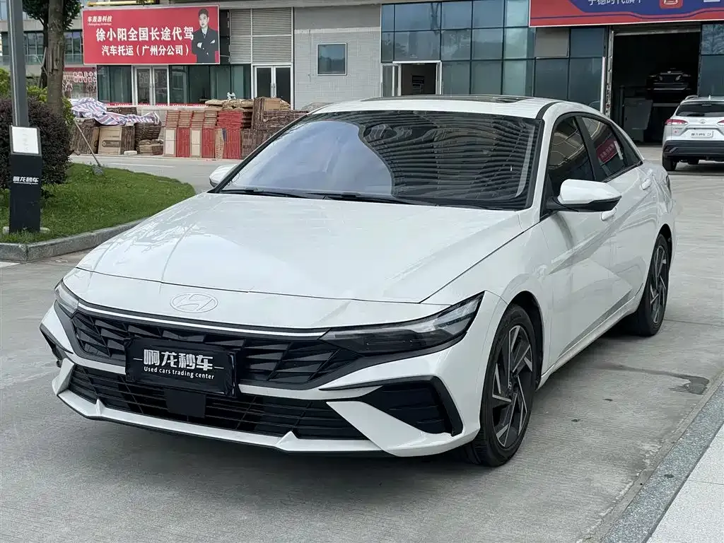Hyundai Elantra — фото 1