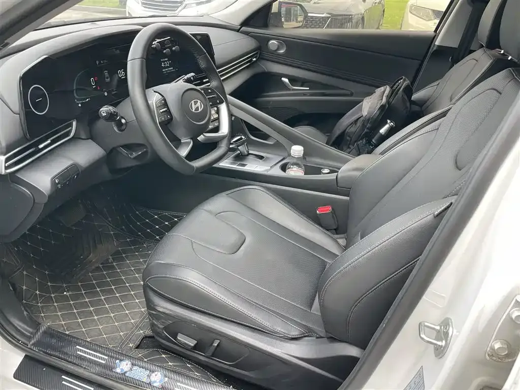 Hyundai Elantra — фото 10