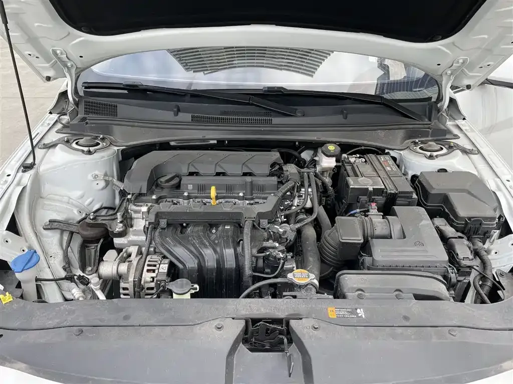 Hyundai Elantra — фото 3