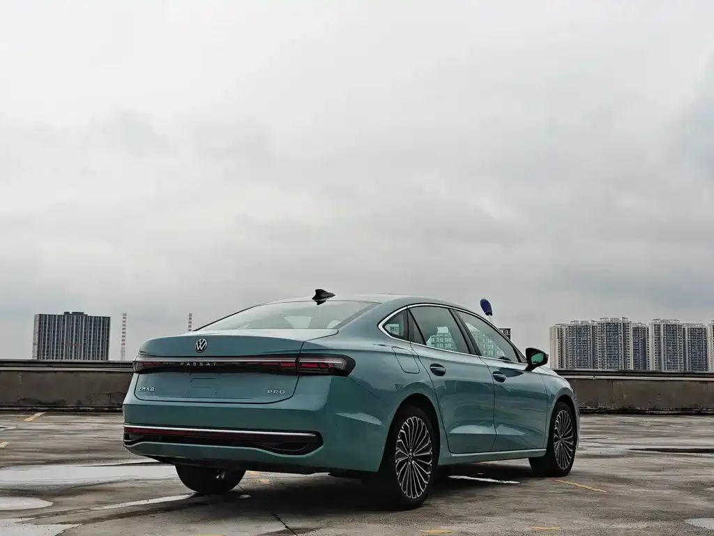 Volkswagen Passat — фото 6