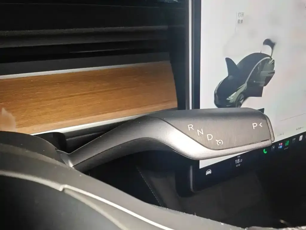 Tesla Model 3 — фото 4