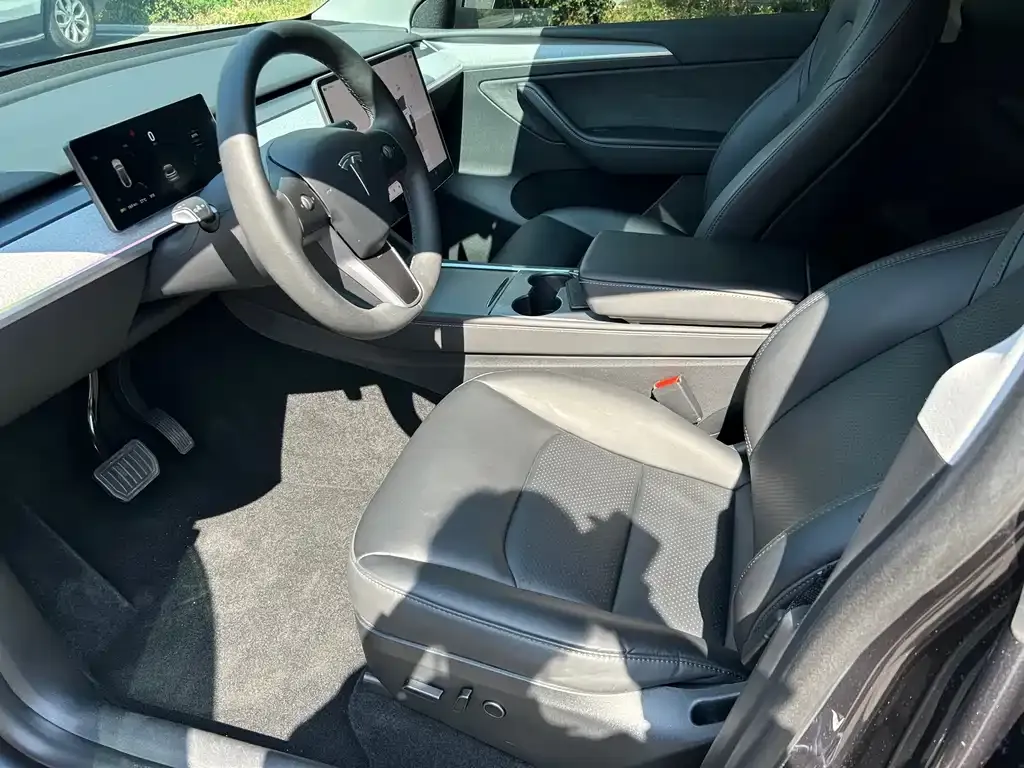 Tesla Model Y — фото 3